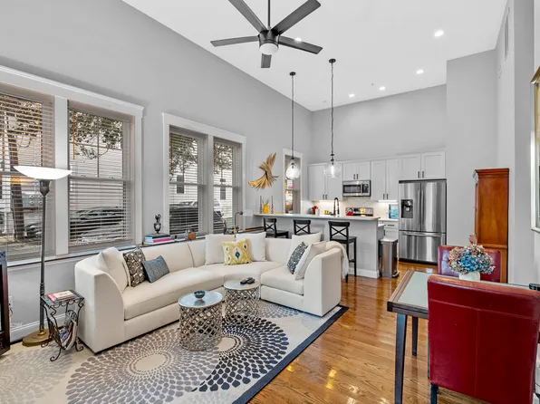 85 Bridge St Unit 3, Salem, MA 01970