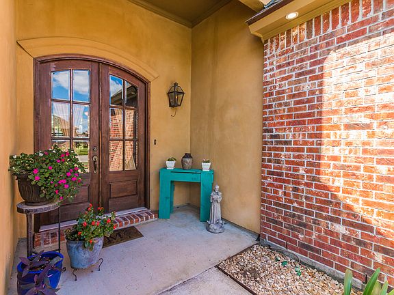2nd image of 317 Bluebonnet Dr