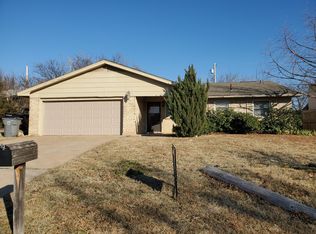 421 NW 73rd St, Lawton, OK 73505