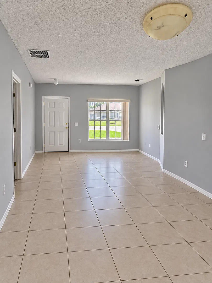Spacious 3/2 House For Rent in Kissimmee Available Now! — Photo 4