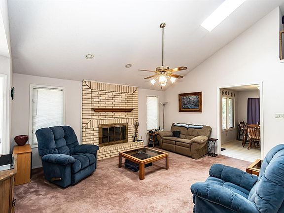 2nd image of 302 N Essex Dr