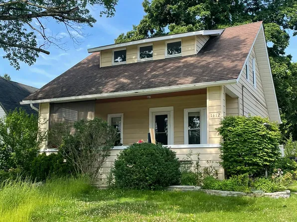 1612 Parker Dr, Mayfield Heights, OH 44124