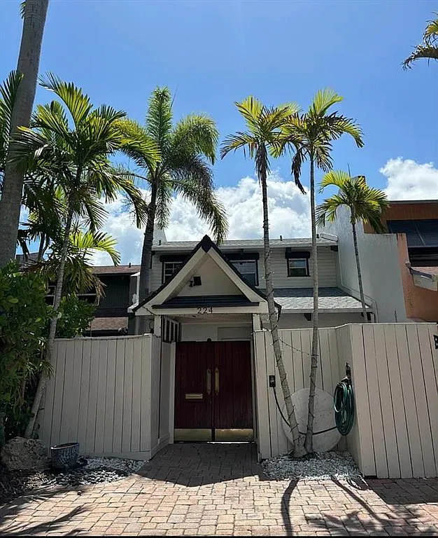 3 bed, 2.5 bath, 1346 sqft, $4,400 — Photo 1