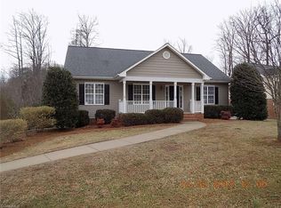 135 Honeyridge Ct, Lewisville, NC 27023