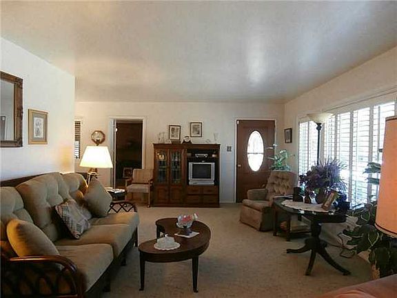 2nd image of 8390 Beverly Pl