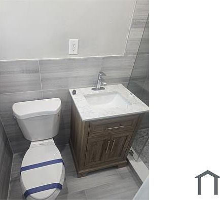5th image of 3300 SE 6th St APT 2