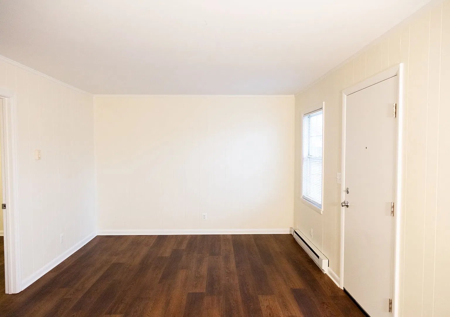 1102 Leonard St — Photo 3