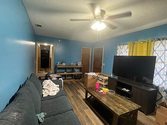 2nd image of 105 Ridgeway St