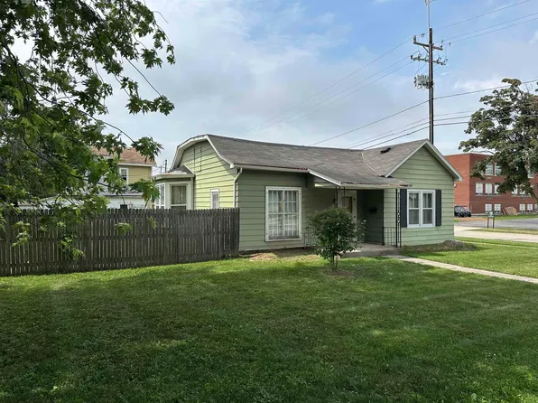 402 4th St, De Pere, WI 54115