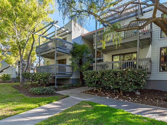 3rd image of 88 Laurie Meadows Dr APT 2