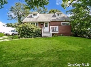 48 Eugene Dr, Kings Park, NY 11754