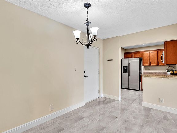 4th image of 470 NW 20th St #3020