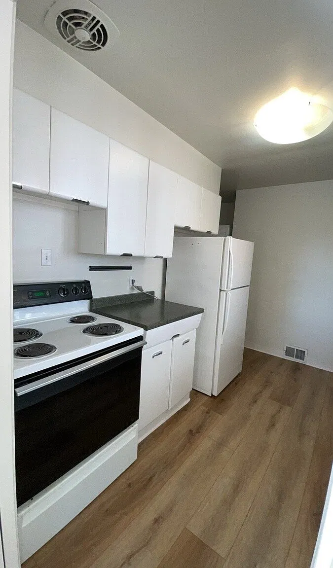 Quaint 2 Bed, 1 Bath Duplex Near Midtown — Photo 3