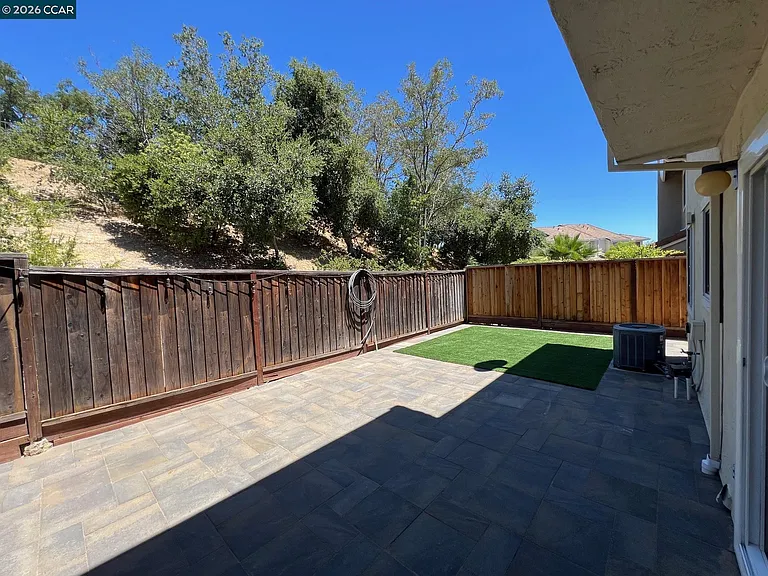1115 Crest Ridge Ln — Photo 14