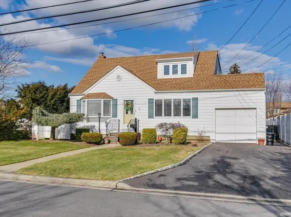 7 Dorothy Street, Bethpage, NY 11714