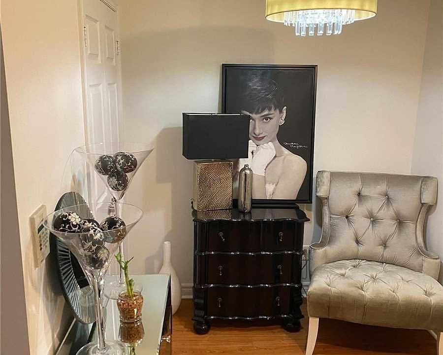 310 Burnhamthorpe Rd W Mississauga, ON, L5B4P9 Apartments for Rent