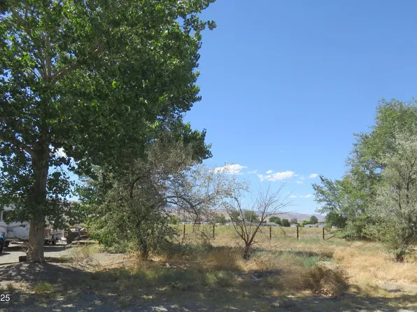 5 Pebble Beach Dr, Yerington, NV 89447