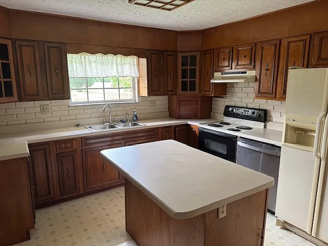 6213 Strawberry Plains Pike — Photo 5