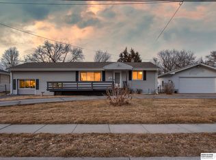 8458 Decatur St, Omaha, NE 68114