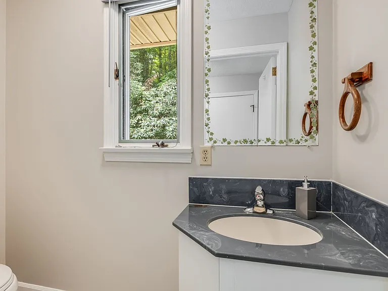 102 Arbor Ln — Photo 15