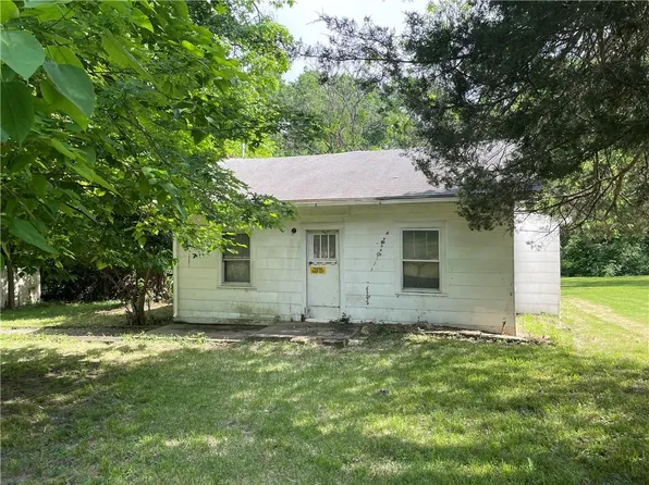 3627 NE 41st St, Kansas City, MO 64117