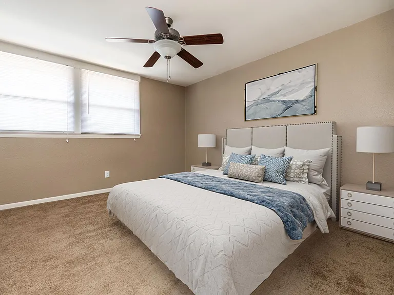 Classic 2x2 bedroom