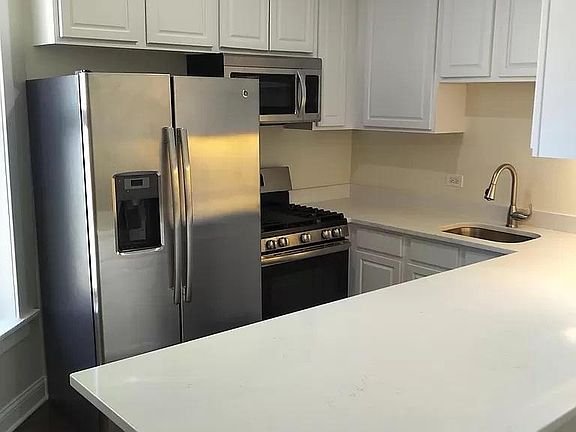 4th image of 3755 N Sheffield Ave APT 1