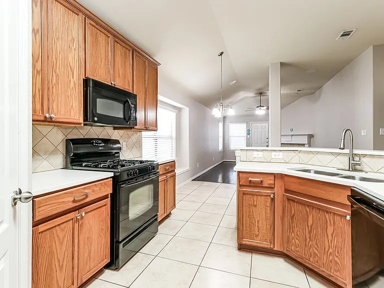 969 Oak Lynn Dr — Photo 7