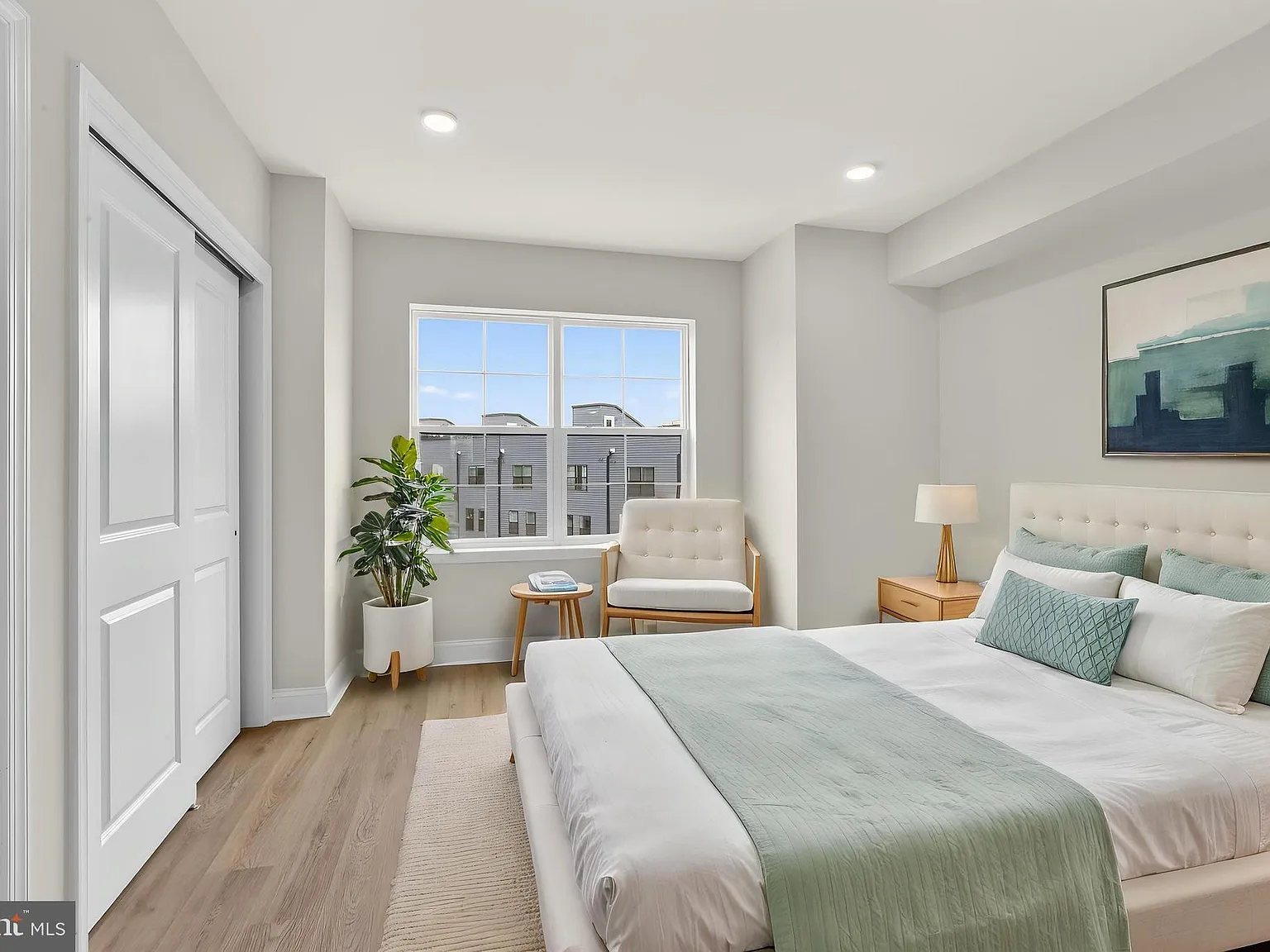 2 bed, 1300 sqft, $2,345 — Photo 2