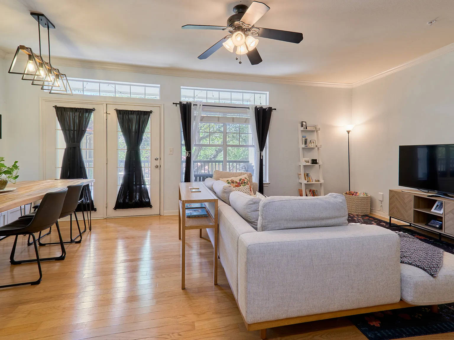 2 bed, 1100 sqft, $2,850 — Photo 2