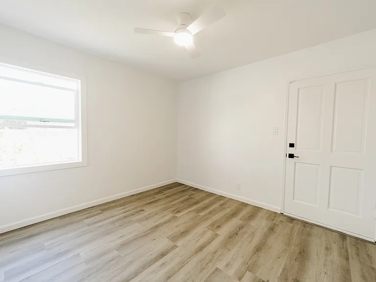715 Acacia Ave — Photo 22
