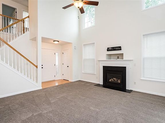 4th image of 1204 Fieldstone Dr