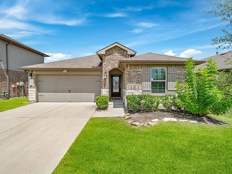 7543 Highland Chase Dr — Photo 1