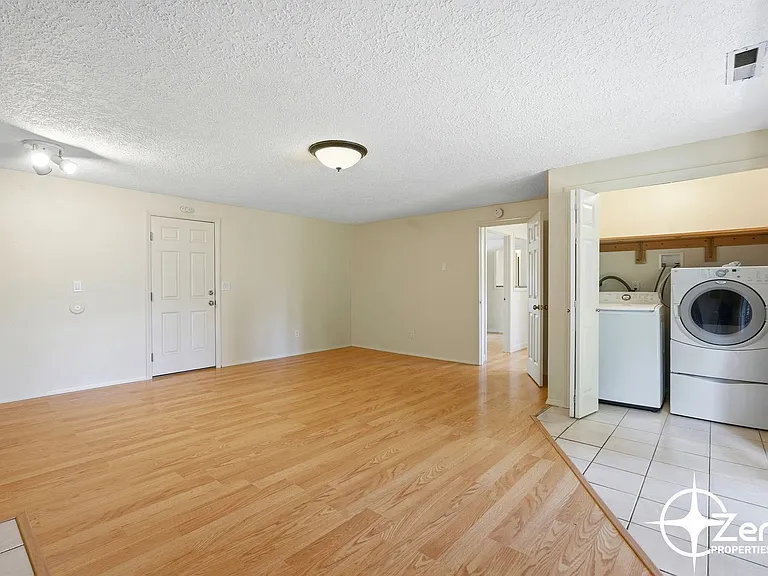 12719 NE 10th Ave — Photo 3