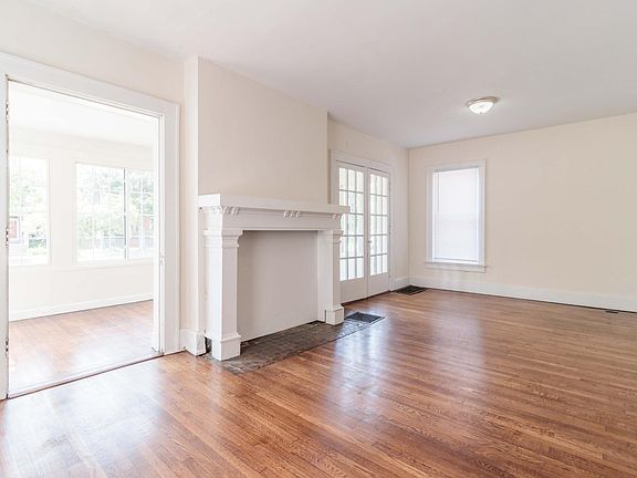 2nd image of 2258 Summit St
