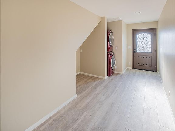 3rd image of 760 E Kingsley Ave #B