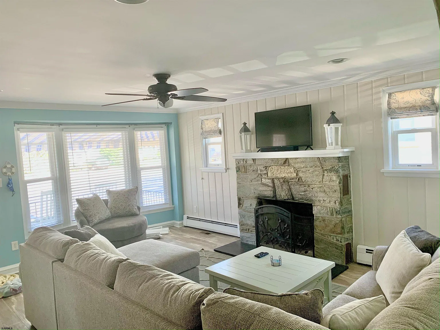 3 bed, 2.0 bath, $1,800 — Photo 2