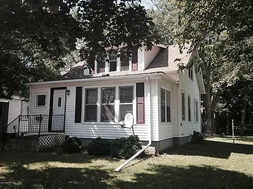 2320 Amherst Ave Photo 1