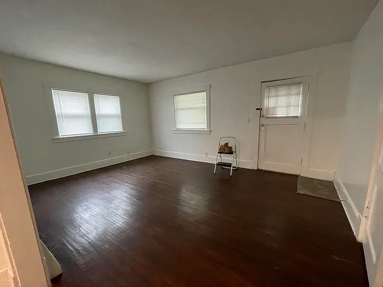 2706 Crown Point Ave — Photo 5