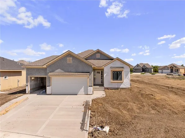 9321 Saddletop St, Lenexa, KS 66227