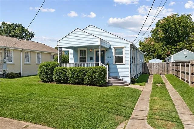 3 bed, 2.0 bath, 1100 sqft, $2,000 — Photo 1