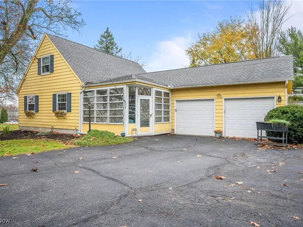 958 Wadsworth Rd, Medina, OH 44256