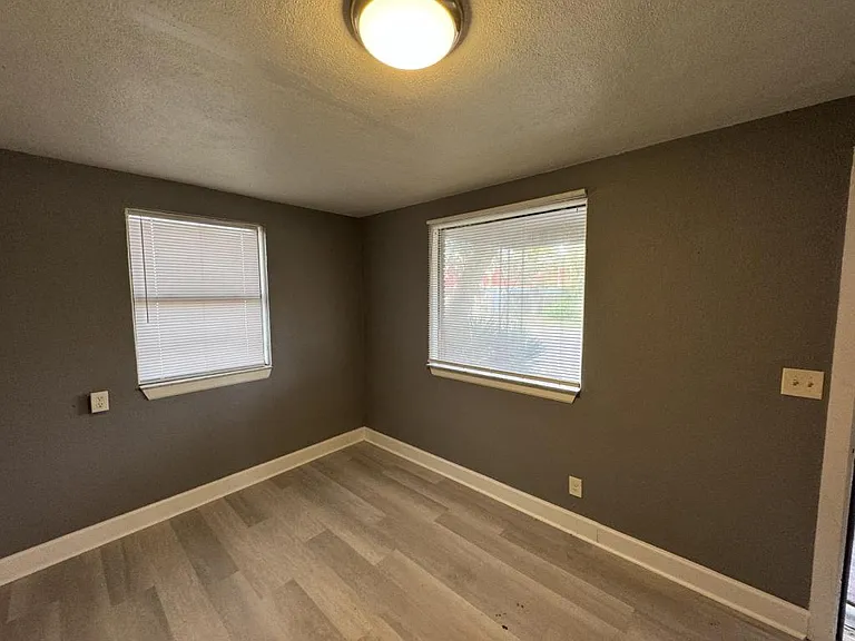 4114 Moncrief Rd — Photo 3
