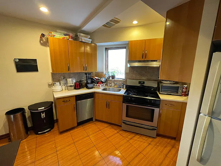 1495 E 28th St #6B — Photo 6