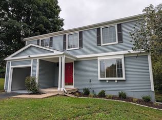 9629 Locust Hill Dr, Great Falls, VA 22066