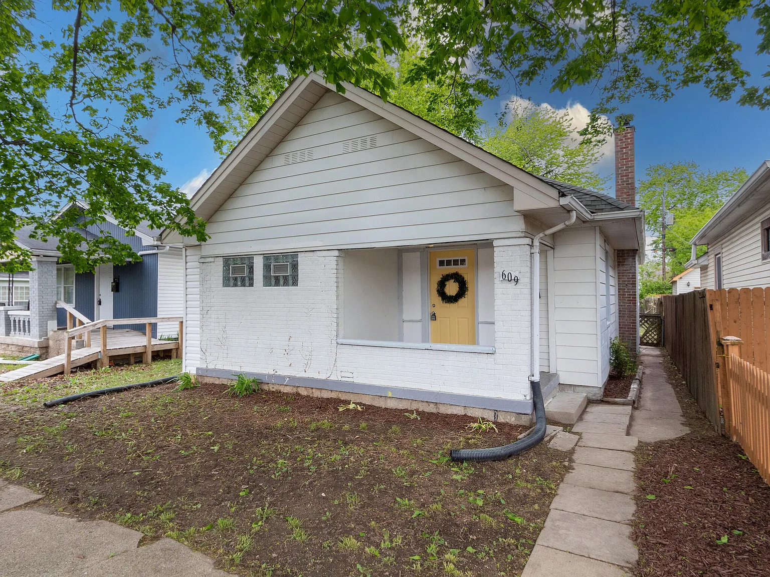 609 N Rochester Ave photo 1