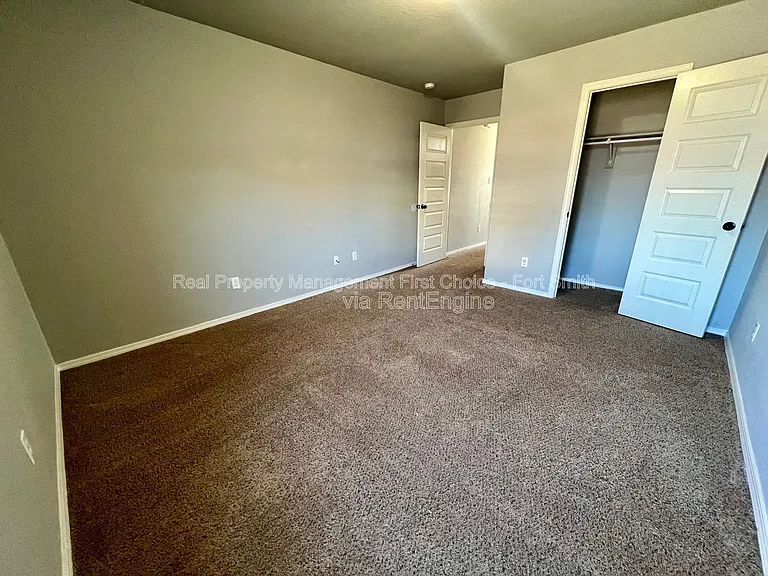 423 Ridge Point Dr — Photo 21