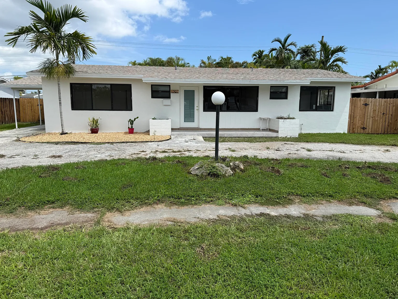 4 bed, 3.0 bath, 1968 sqft, $5,600 — Photo 1