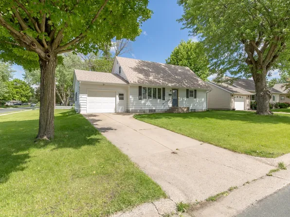 515 Pershing Ave N, New Prague, MN 56071