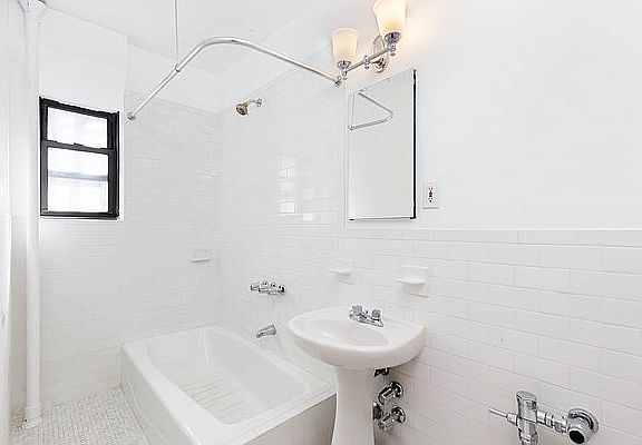 5th image of 95 Lexington Ave APT 5c
